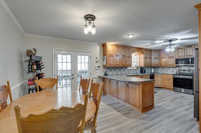 kitchen with french doors, light wood-type flooring, stainless steel appliances, kitchen peninsula, and ceiling fan