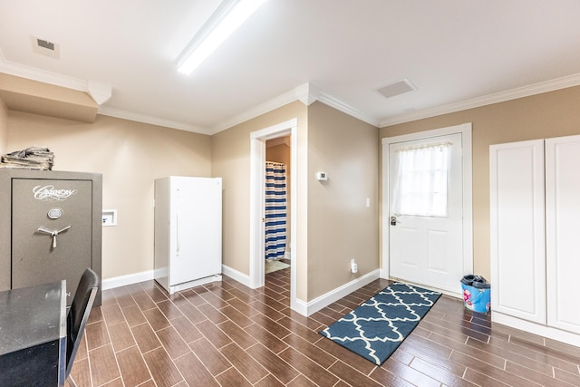 entryway featuring ornamental molding, visible vents, baseboards, and wood tiled floor