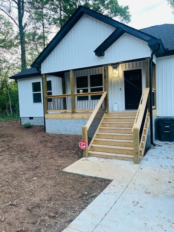 view of front of house featuring a porch