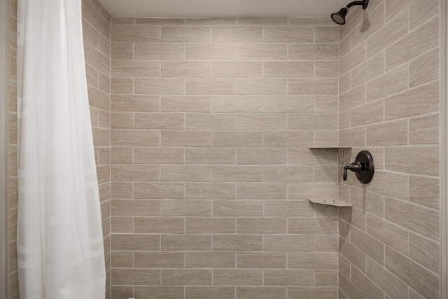 full bathroom featuring a tile shower