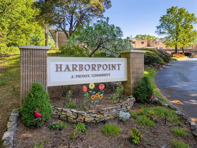 view of community / neighborhood sign