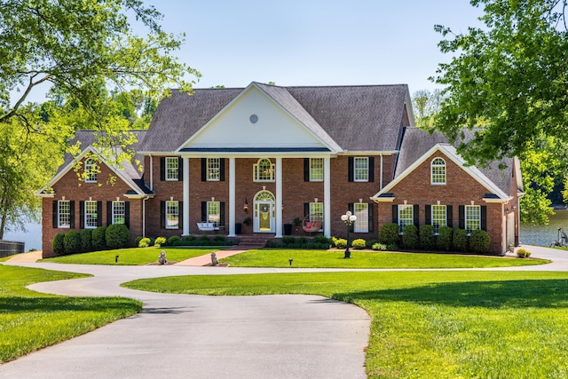 view of front of house with a front lawn