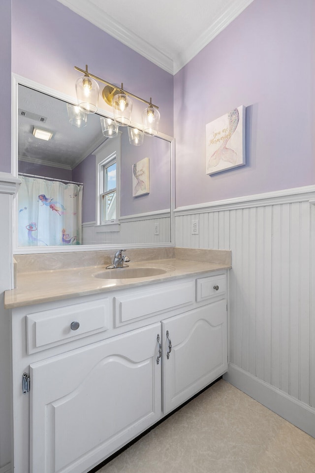 bathroom with a shower with shower curtain, crown molding, and vanity