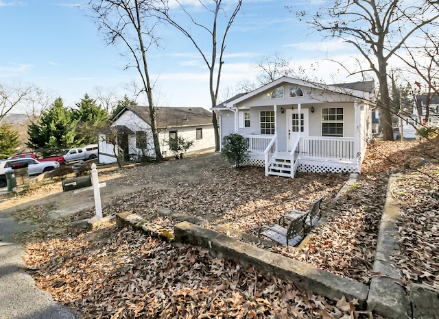 ranch-style home with a porch