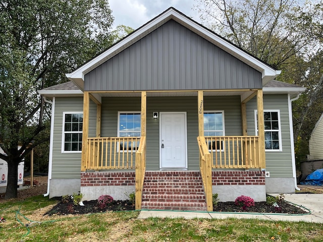 bungalow featuring covered porch