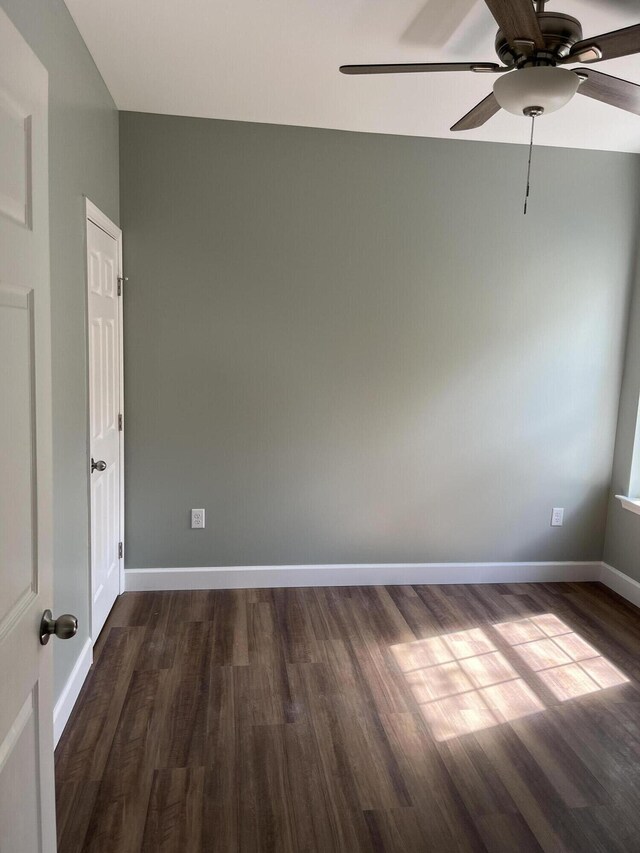 empty room featuring dark hardwood / wood-style floors and ceiling fan