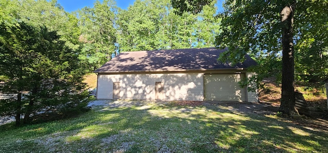 view of outdoor structure with a yard