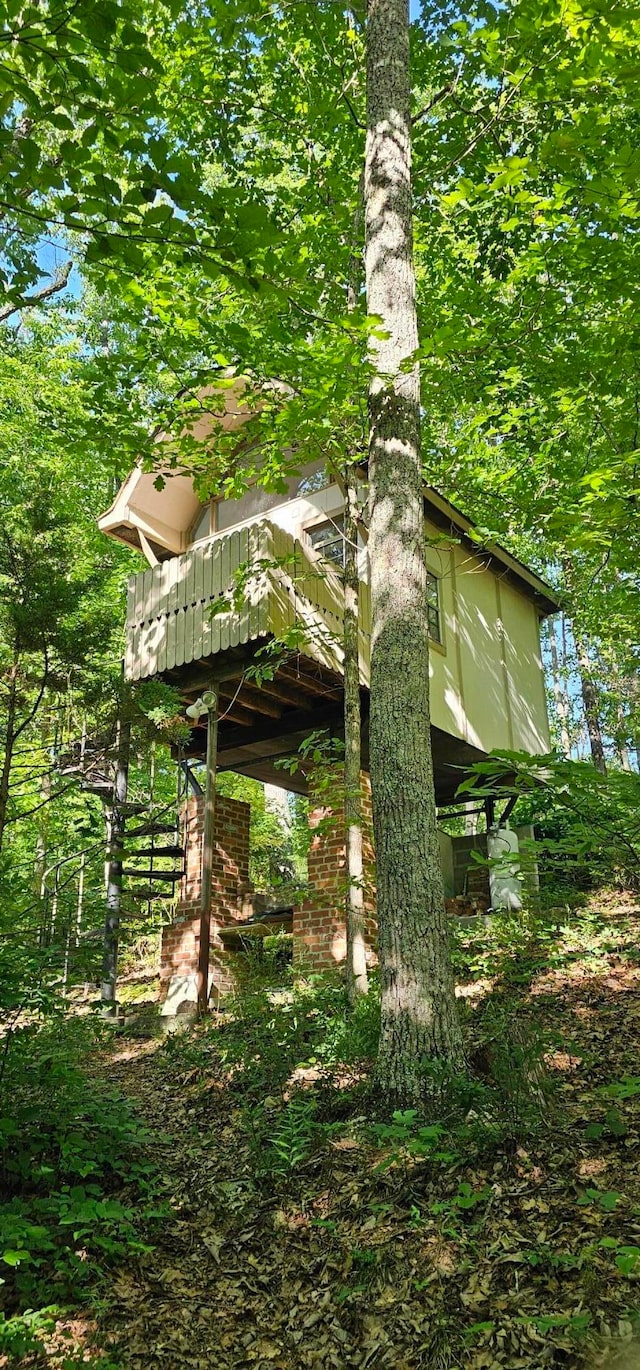 view of side of property featuring a wooden deck