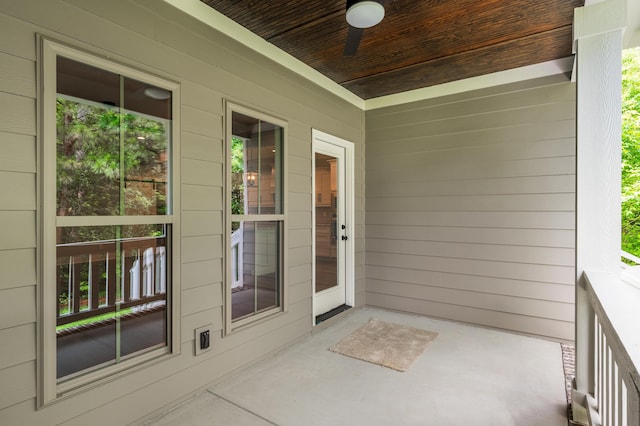 view of patio featuring covered porch and ceiling fan