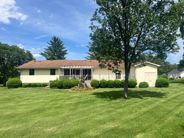 ranch-style house with a front yard