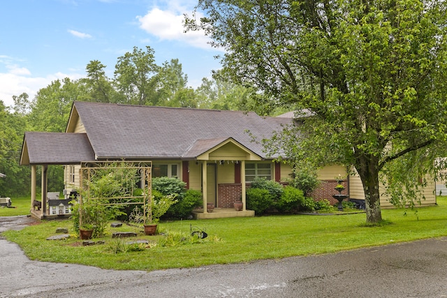 view of front of property with a front lawn