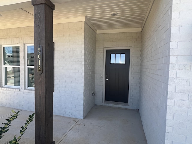 entrance to property featuring a porch