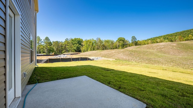 view of yard with a patio area