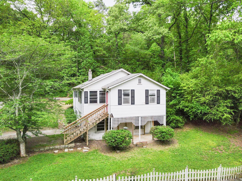 view of front of property with a patio