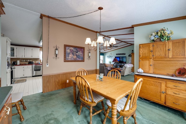 dining area featuring light carpet, ornamental molding, a textured ceiling, an inviting chandelier, and lofted ceiling