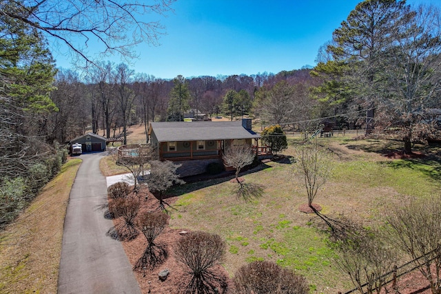 view of front of house featuring a front lawn