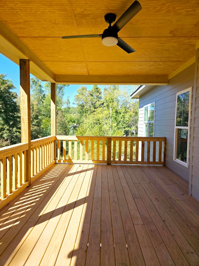 deck with ceiling fan