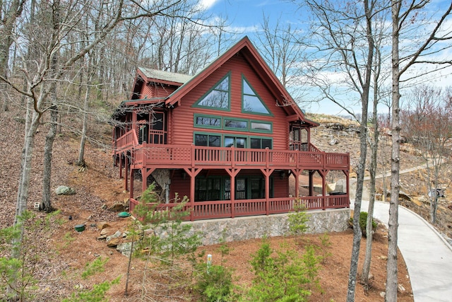 view of front facade featuring a wooden deck