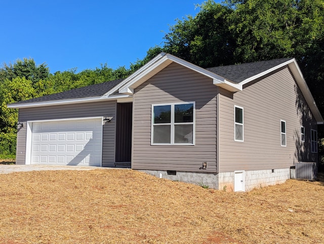 view of front of house with a garage and a front lawn