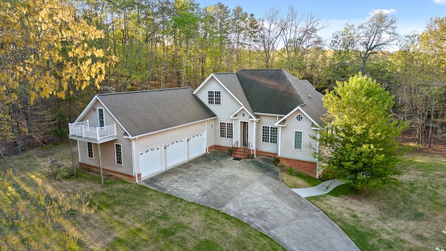 view of front facade featuring a garage and a front yard