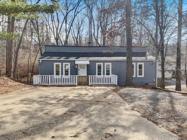 single story home featuring covered porch