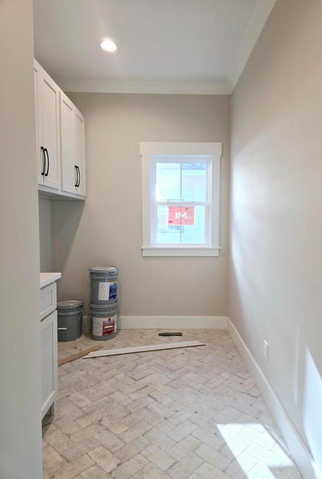 washroom featuring crown molding