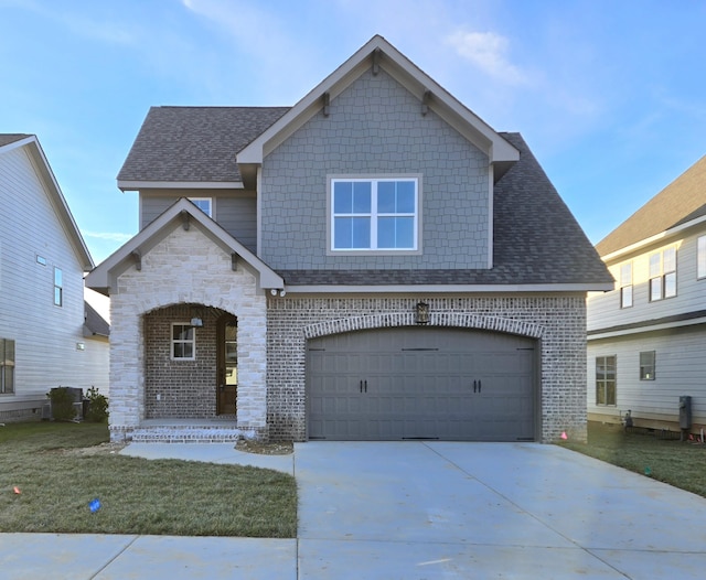 view of front of house featuring a front lawn and a garage