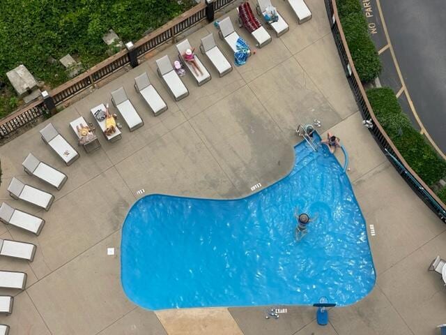 view of swimming pool