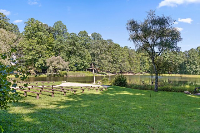 view of yard featuring a water view