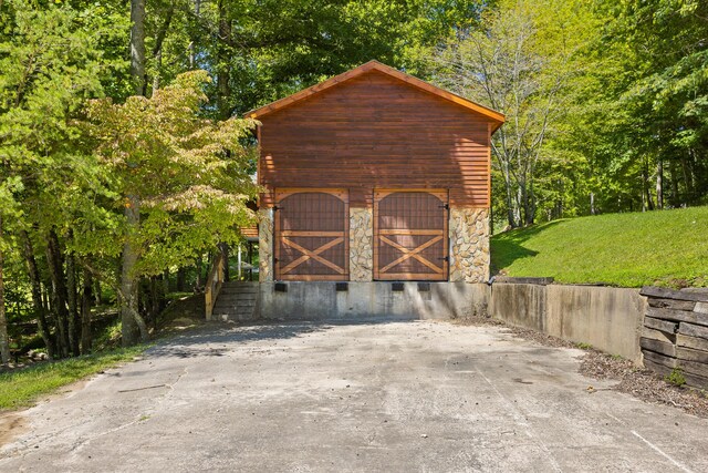 garage featuring a lawn