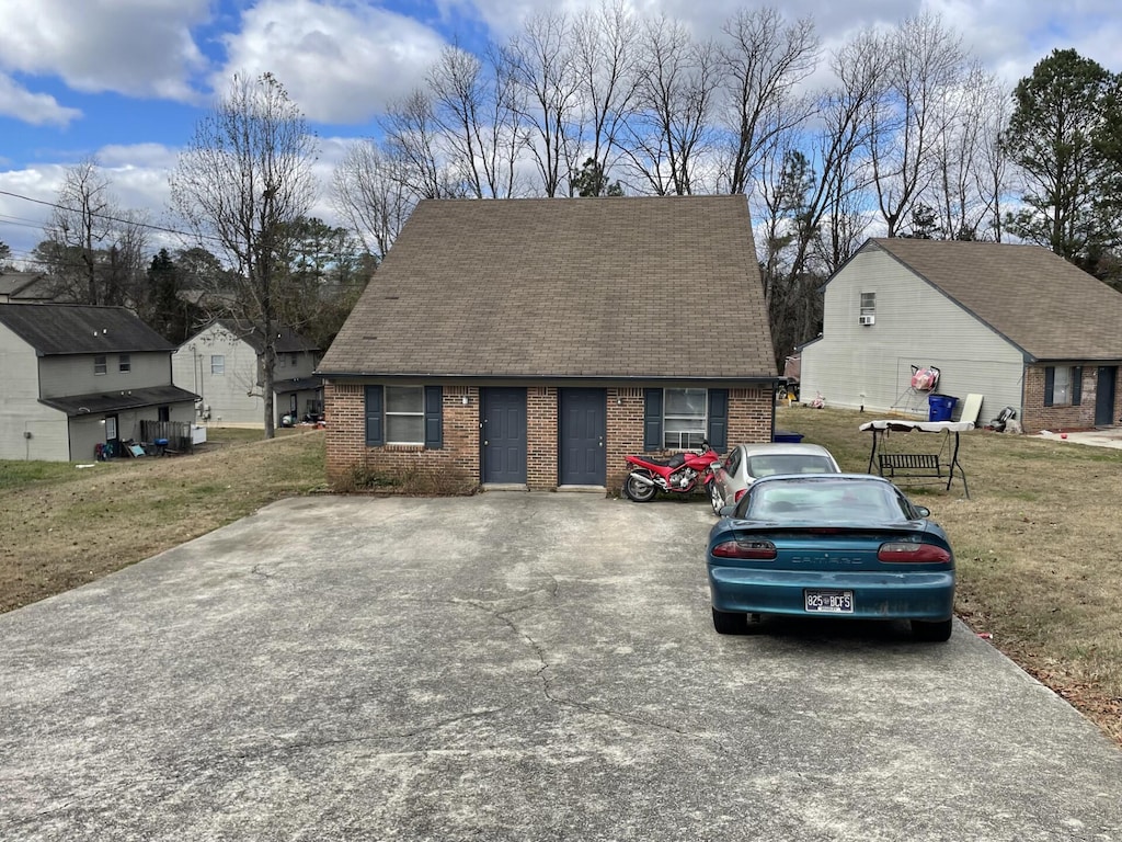 view of front of house with a front yard