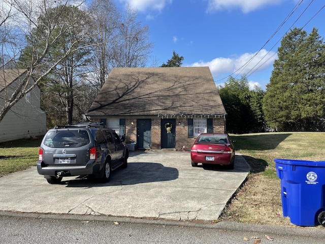 view of front of home with a front lawn