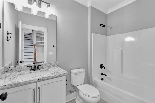 full bath with shower / bath combination, crown molding, toilet, and vanity