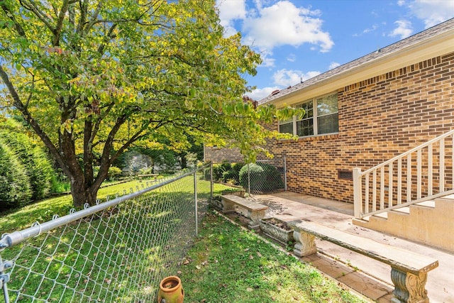 view of yard featuring a patio area