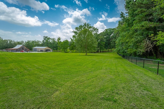 view of yard featuring a rural view