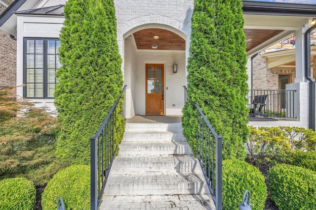 entrance to property featuring a porch