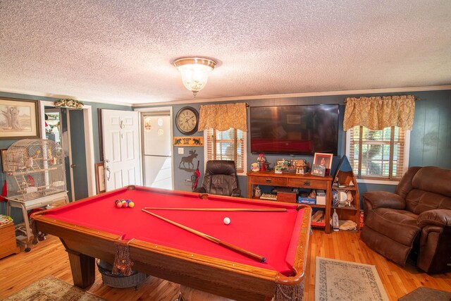 rec room featuring a textured ceiling, wood finished floors, and billiards