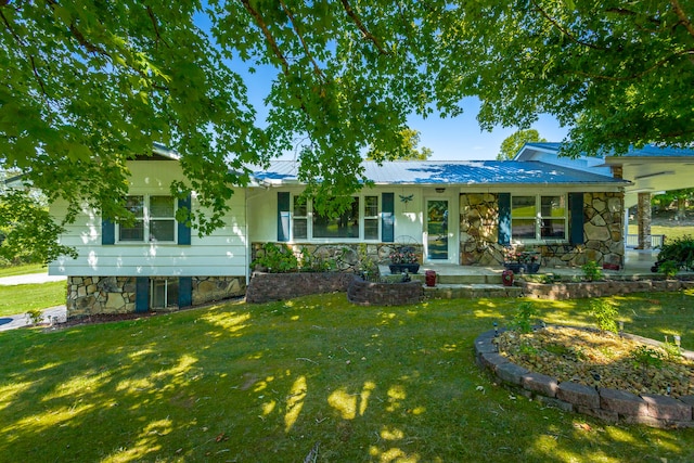 view of front of house featuring covered porch and a front yard