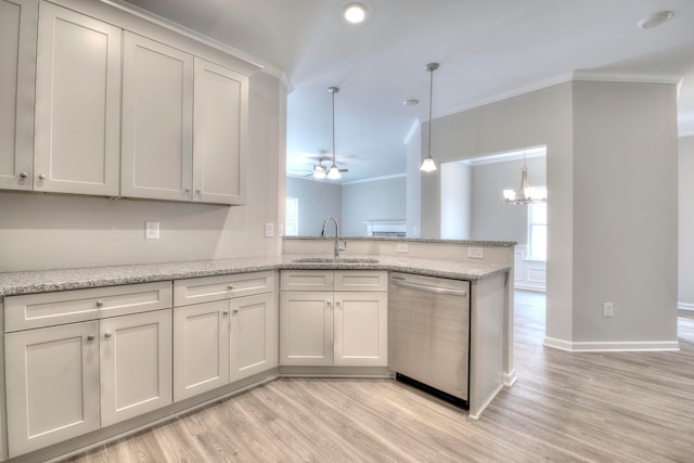 kitchen with light wood-type flooring, ceiling fan with notable chandelier, kitchen peninsula, sink, and stainless steel dishwasher