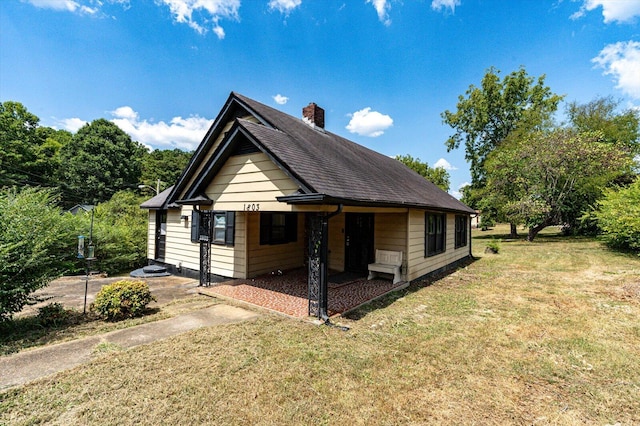 view of front of house with a patio area and a front lawn