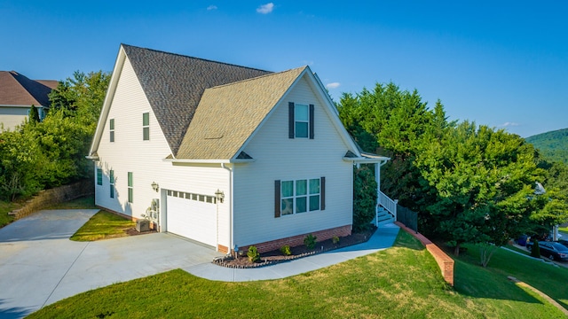 view of front facade with a garage and a front yard