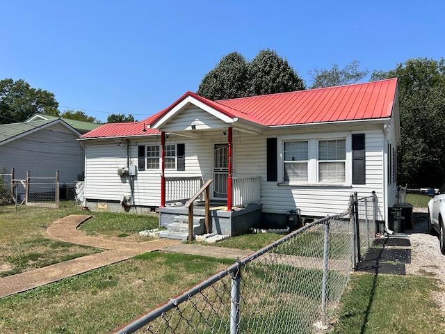 view of front facade with a front yard