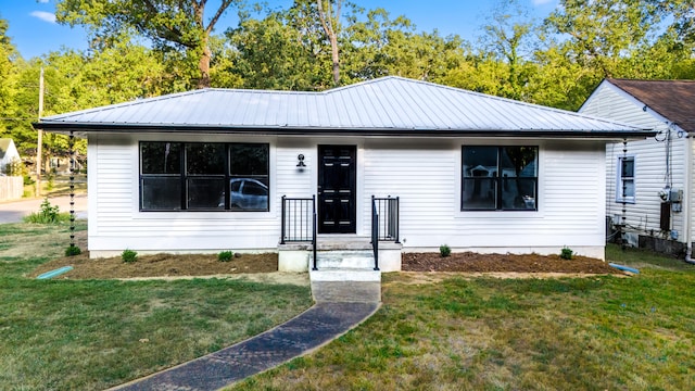 view of front of house with a front lawn