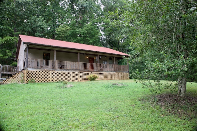 view of front of home featuring a wooden deck and a front lawn