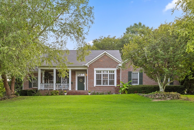 view of front facade with covered porch and a front lawn