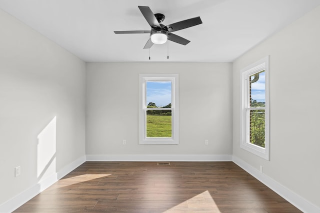 unfurnished room with dark wood-type flooring and ceiling fan