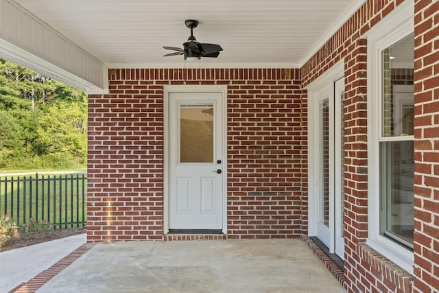 doorway to property with ceiling fan