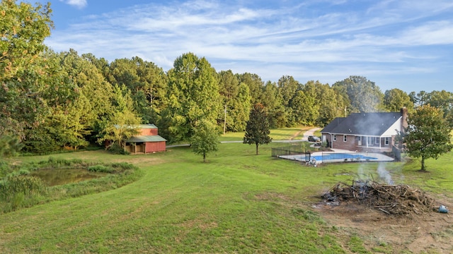 view of yard with a shed