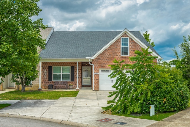 view of front facade featuring a garage and a front yard