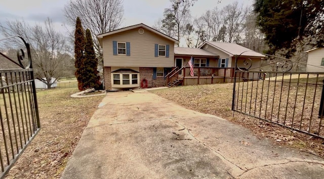 view of front of house with a front yard